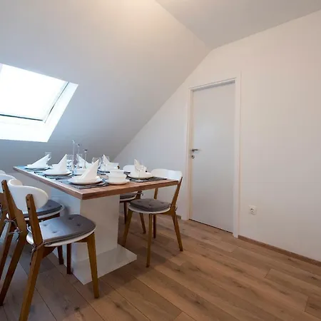 The Roof - Luxury Apartment *